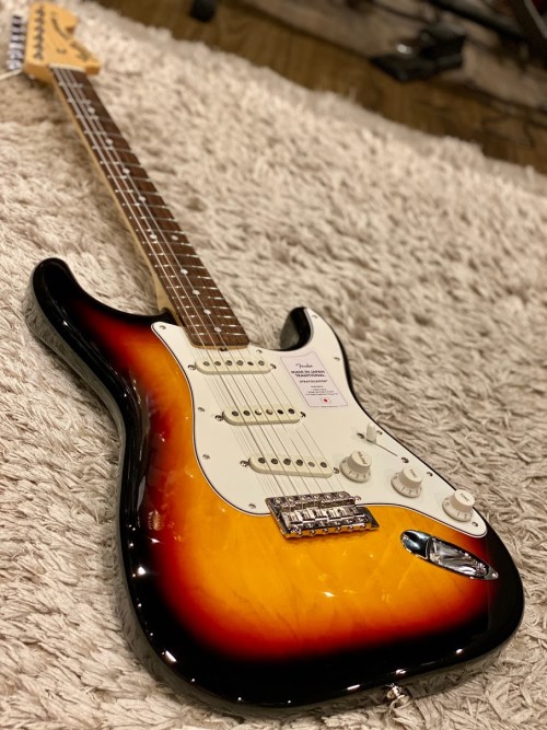 セールの通販激安  3CS【美品】 Stratocaster 60s TRD FenderJapan エレキギター